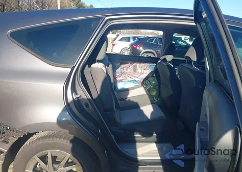 2017 Toyota Prius V Three z USA, uszkodzony, nr VIN JTDZN3EU4HJ063047